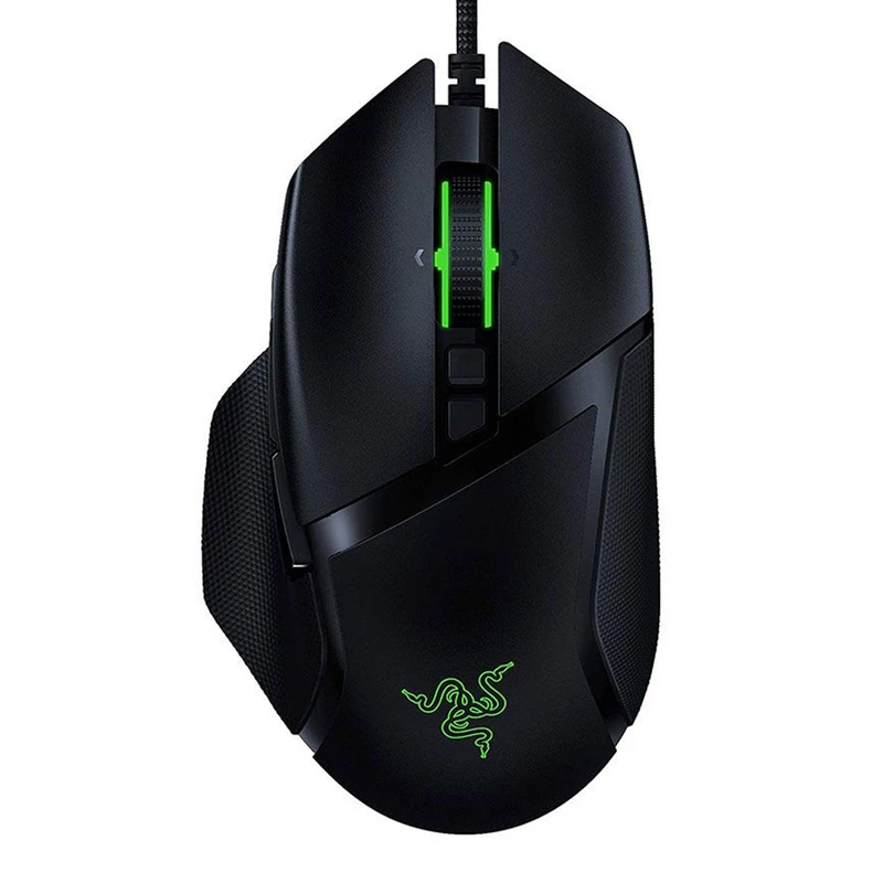 نمایی از بالا و کمی مایل از ماوس گیمینگ سیم‌دار مشکی Razer Basilisk V3 با لوگوی سبز Razer در مرکز بدنه و نورپردازی سبز اطراف چرخ اسکرول